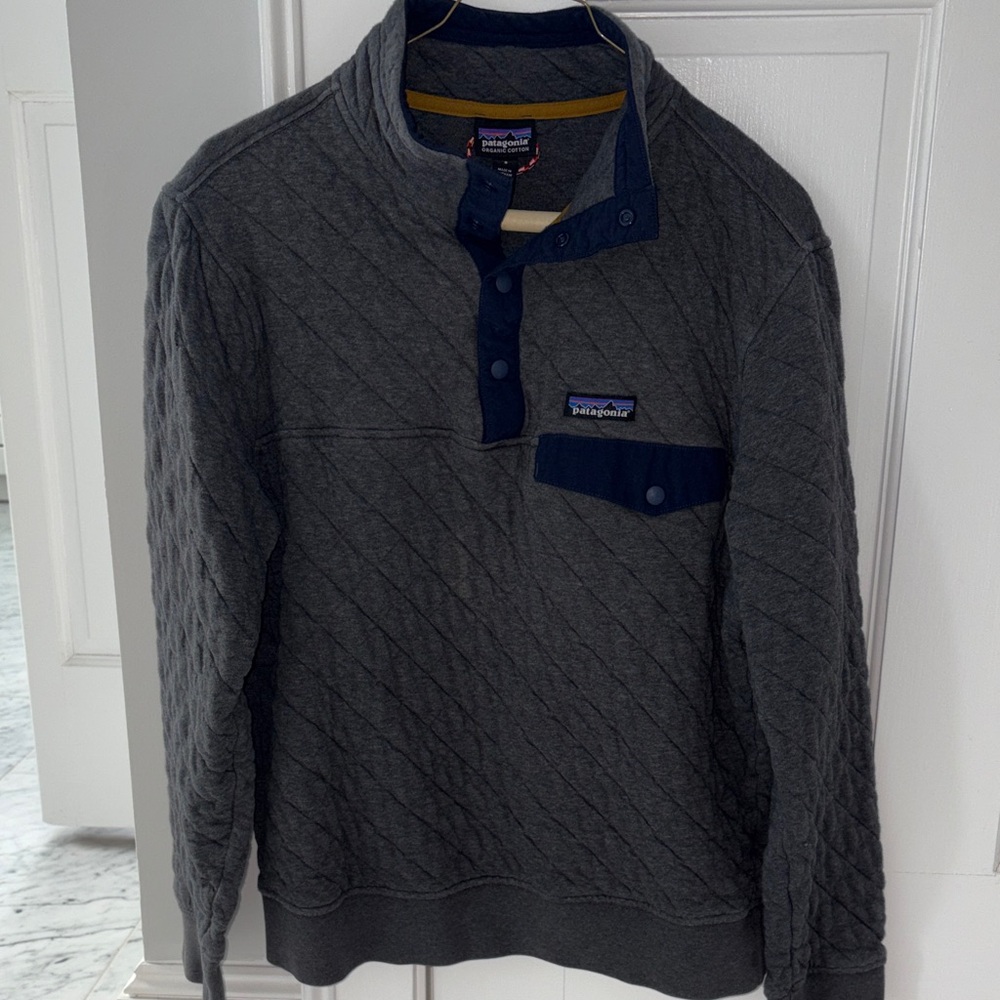 Patagonia organic Cotton Charcoal Quilted 1/4 Pullover W’s small. Cozy!
